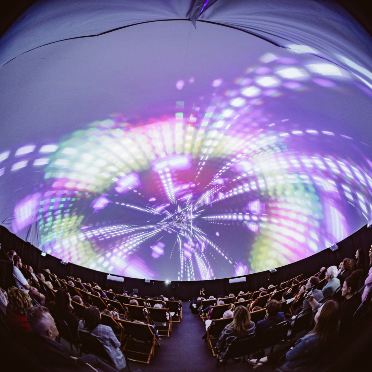 L’EXPÉRIENCE IMMERSIVE PINK FLOYD :  THE DARK SIDE OF THE MOON